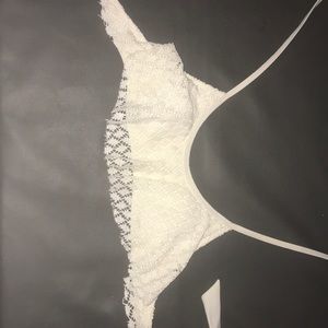 ☁️XHILARATION White Swimsuit Top With Pads☁️